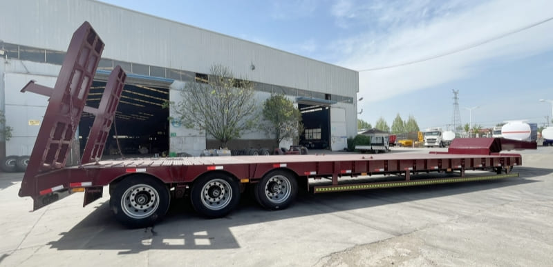 1754554170375437.jpg 3 axle lowbed trailer (7).jpg