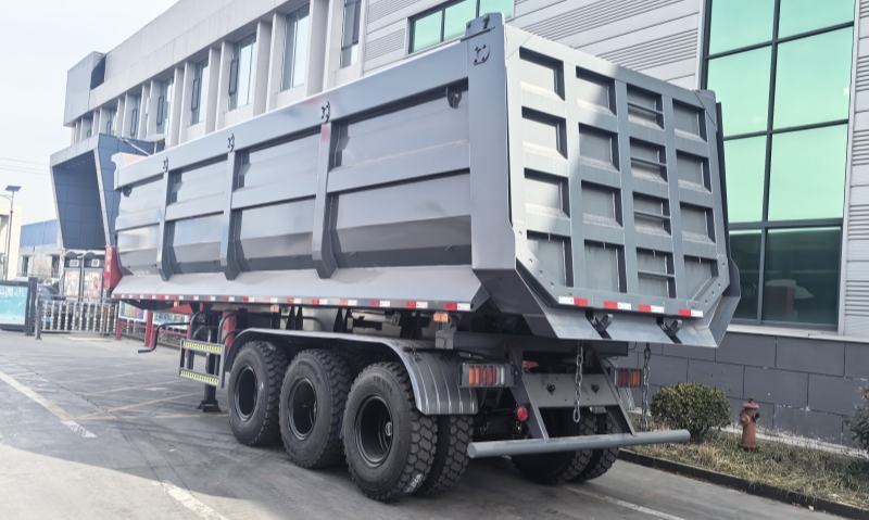 tri axle end dump trailer (3).jpg